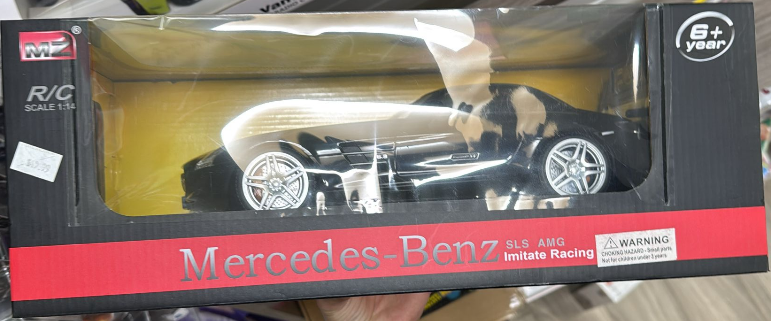 Mercedes-Benz SLS AMG Remote-Controlled Car – Black (1:14 Scale)