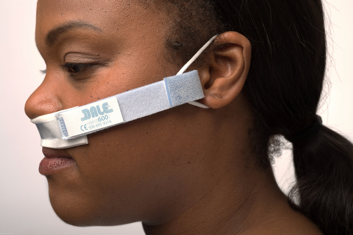 Dale Adjustable Dressing Holder with Ear Loops – Post-Facial Surgery Support Device