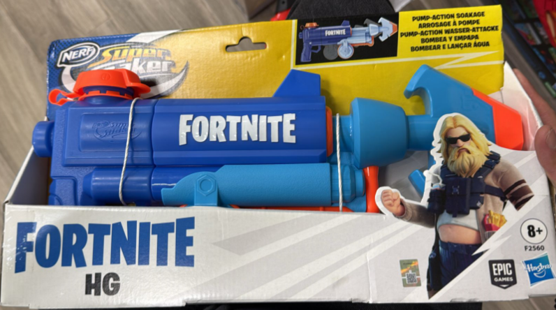 Super Soaker Fortnite HG Water Blaster – Pump-Action Outdoor Water Gun for Kids and Teens